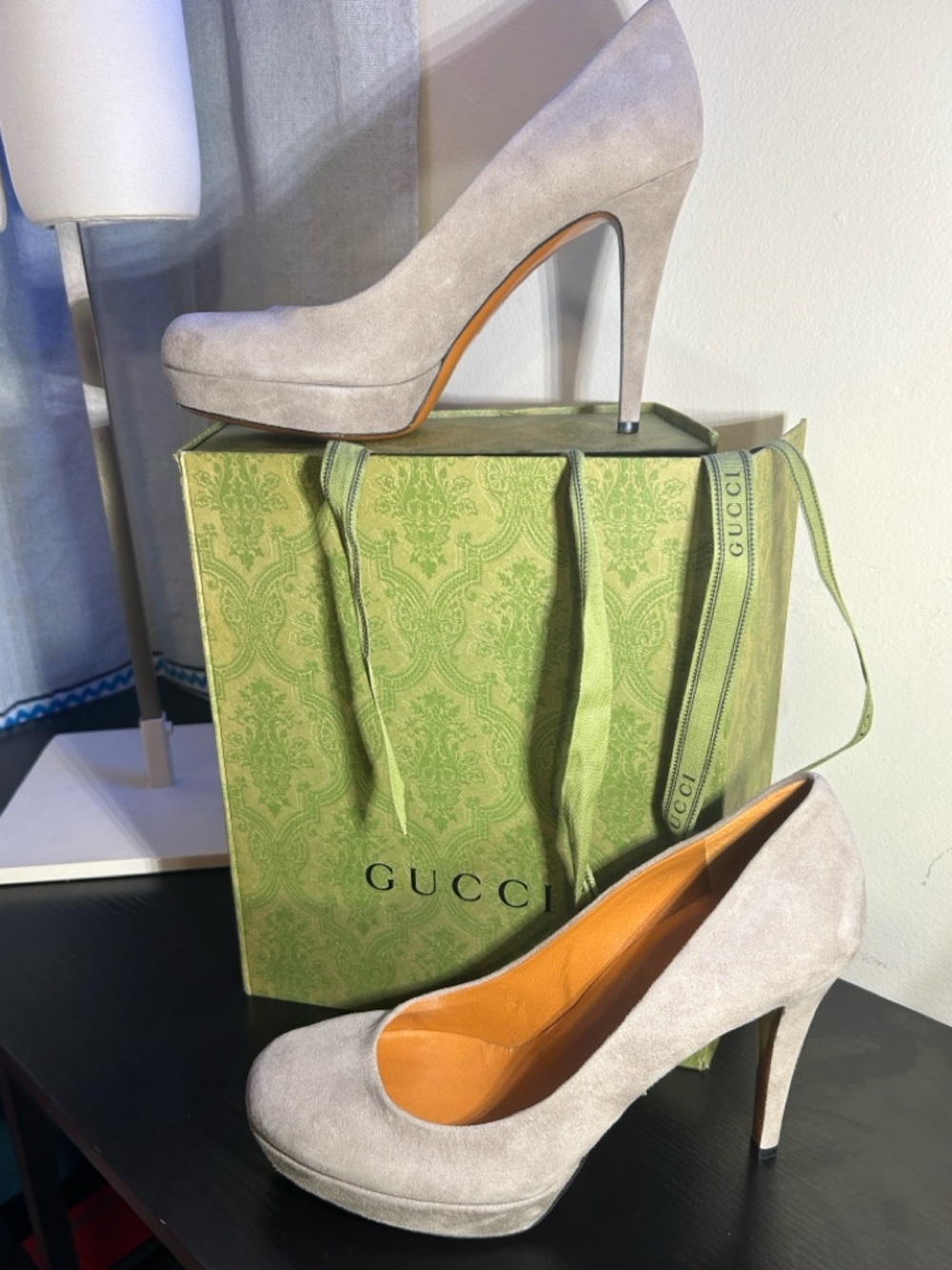 Gucci Women's Suede Taupe / Gray Suede Round-Toe Pumps w Gucci Box/Ribbon&Tissue - Picture 2 of 10